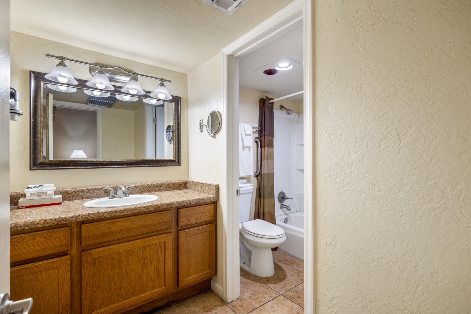 Pine Lodge bathroom